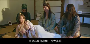 Lần đầu quan hệ say xỉn, kiếm được 132983 đồng vàng trong một lần, con đĩ say xỉn Avove, phong cách kỳ lạ, con cặc lớn được đưa vào mà không cần bao cao su, nằm khập khiễng trên mặt đất để bạn trút giận