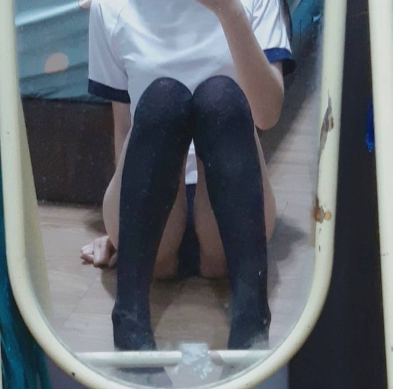 Ăn trộm đồ, thanh niên bị bà chủ cửa hàng "dạy dỗ"