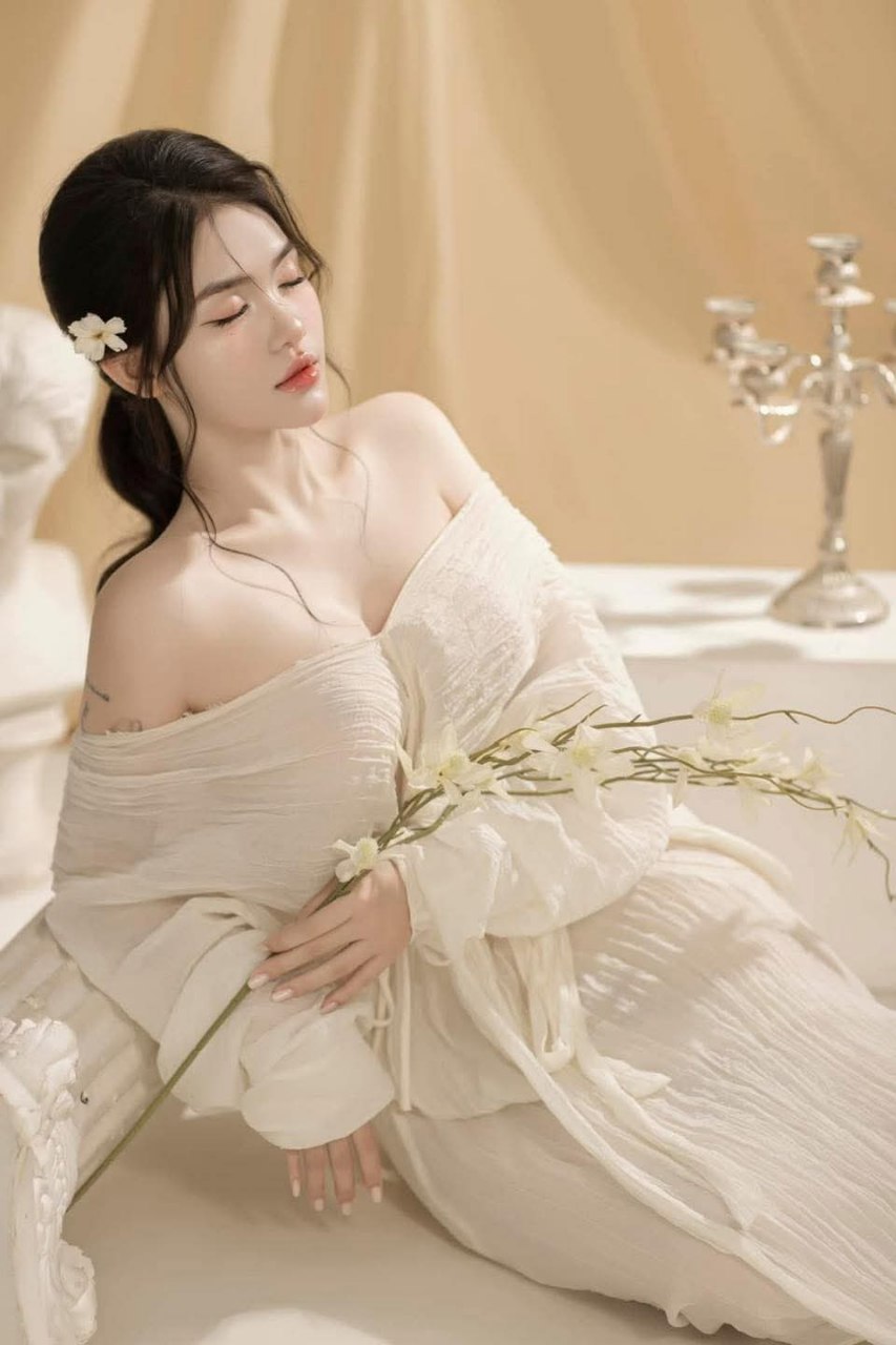 Thiếu thốn, vợ yêu lén lút với tên thợ sửa điều hòa